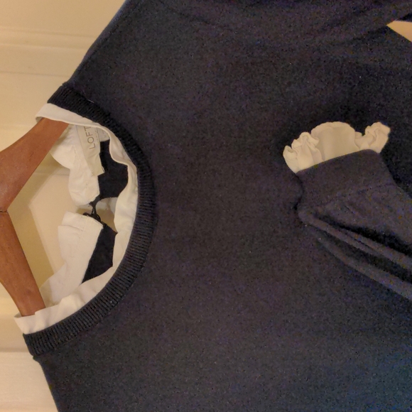 And Taylor loft lightweight sweater - Picture 3 of 3